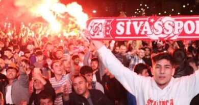 Sivasspor Şampiyonluğu Kent Meydanında Coşkuyla Kutlandı