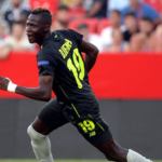 Konyaspor 'un resmi temaslarda bulunduğu Malili futbolcu Moussa Djenepo ile Antalyaspor ile prensip anlaşmasına vardı.