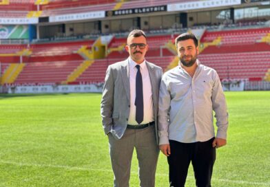 Kayserispor, yeni sezon öncesinde önemli bir sponsorluk anlaşmasına imza attı. ZE Holding çatısı altında faaliyet gösteren Zecorner Gayrimenkul, sarı-kırmızılı kulübün isim sponsoru oldu.